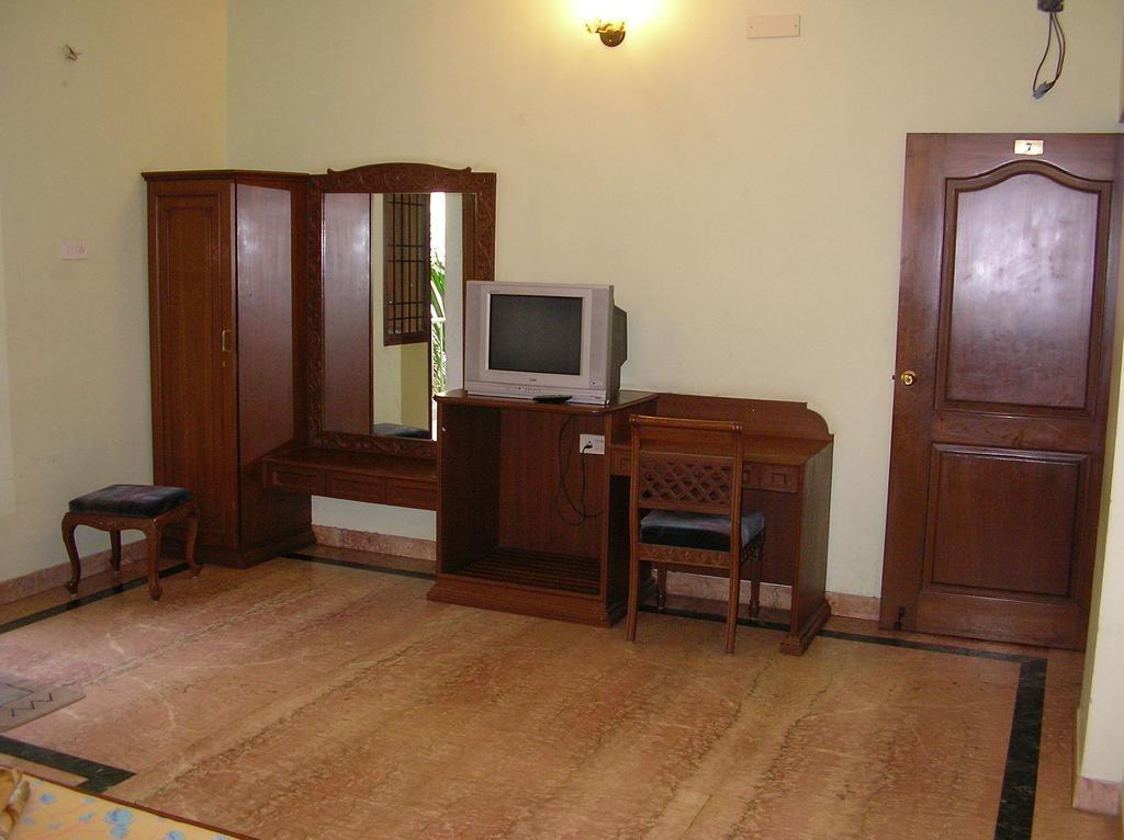 Lloyds Serviced Apartments,Krishna Street,T Nagar Ченай Стая снимка