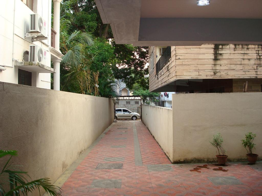 Lloyds Serviced Apartments,Krishna Street,T Nagar Ченай Екстериор снимка